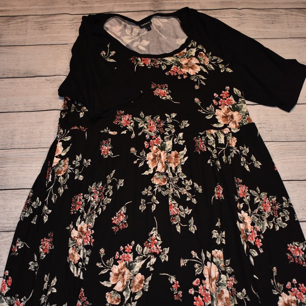Torrid Floral Skater Dress, Size 4, Size 4x, Size 26